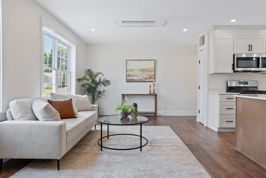 32 Markham Circle