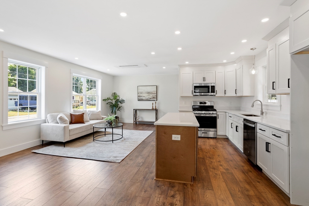 32 Markham Circle