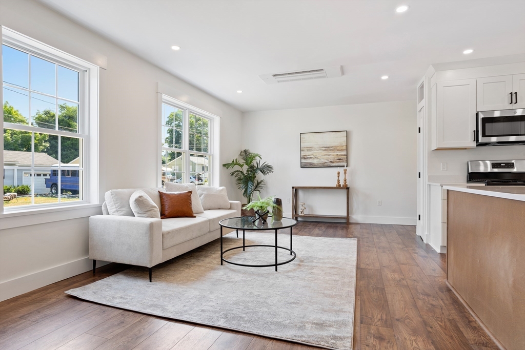 32 Markham Circle