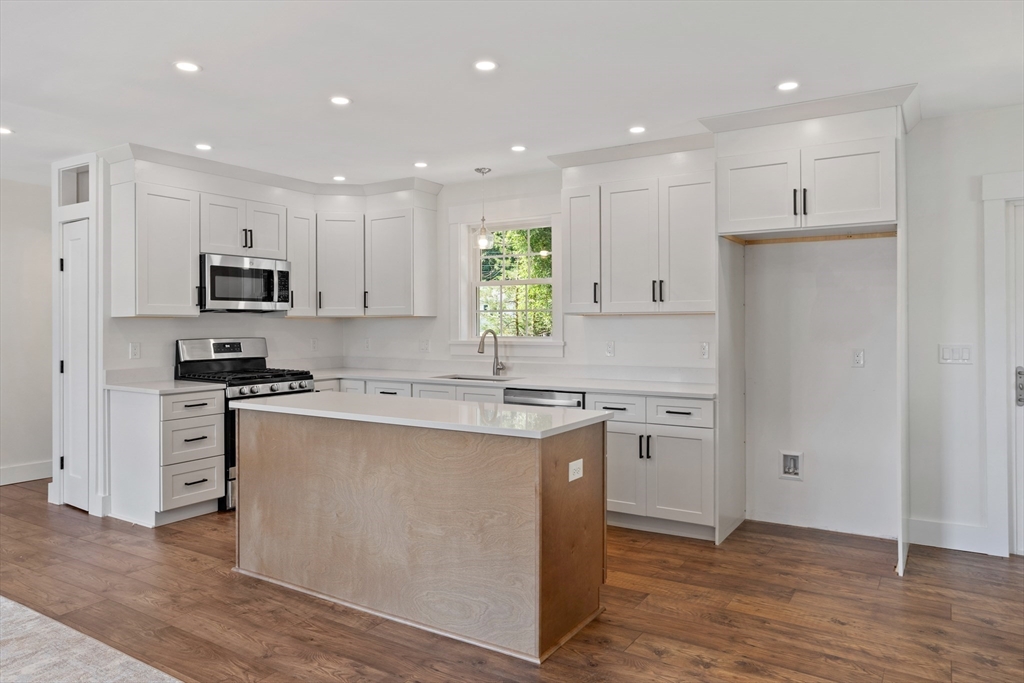 32 Markham Circle
