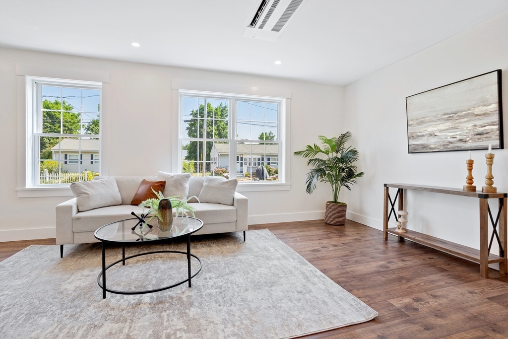 32 Markham Circle