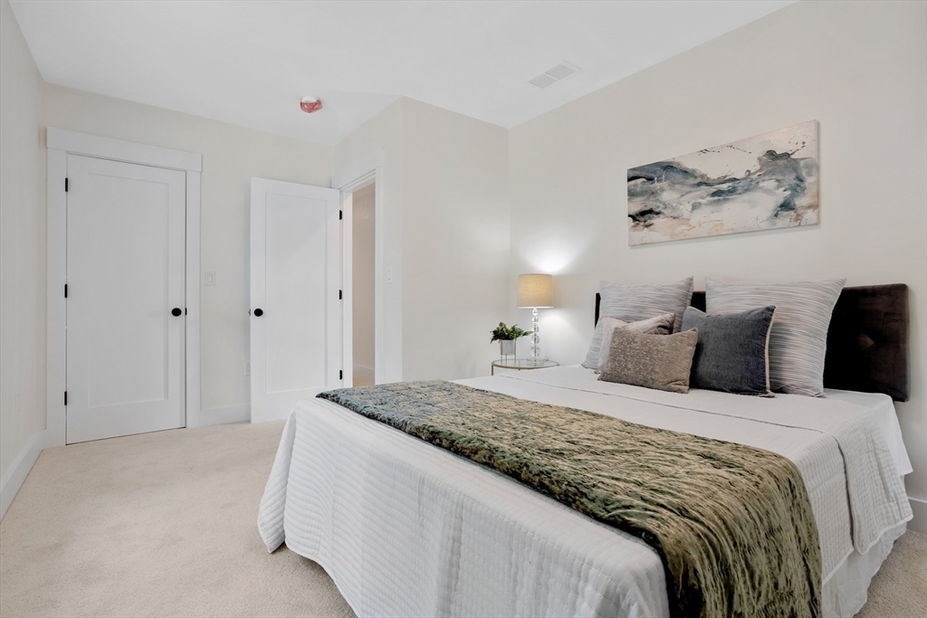 32 Markham Circle