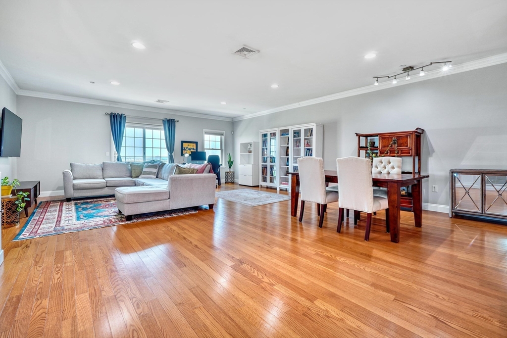 142 Bigelow St # 305