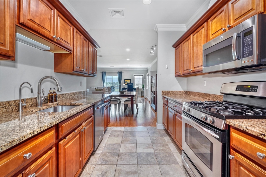 142 Bigelow St # 305