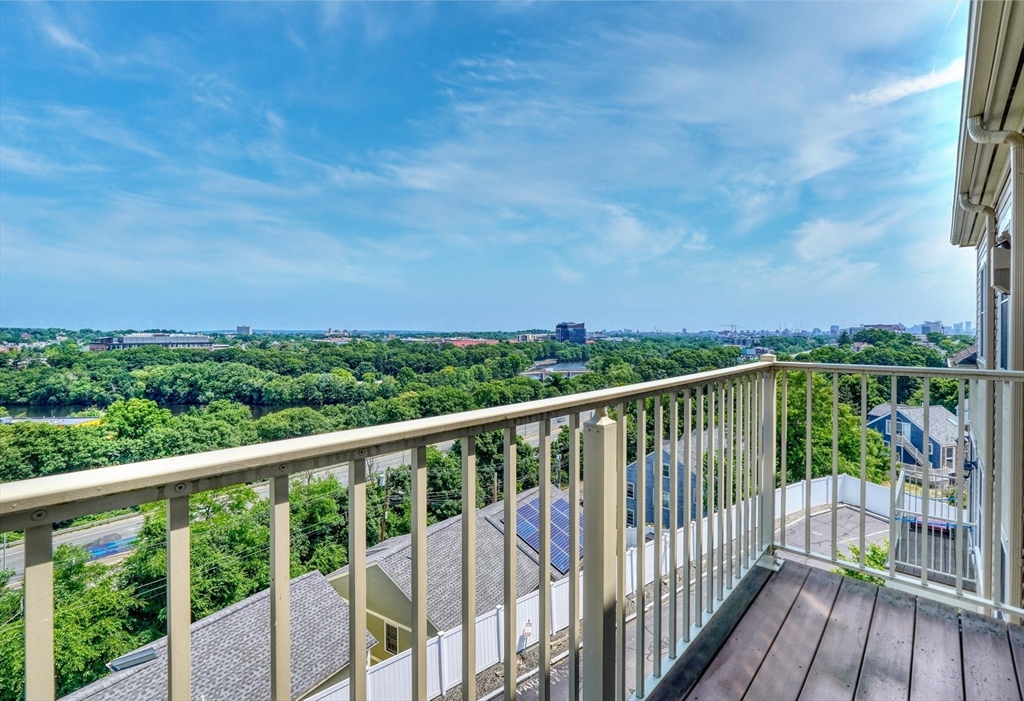 142 Bigelow St # 305