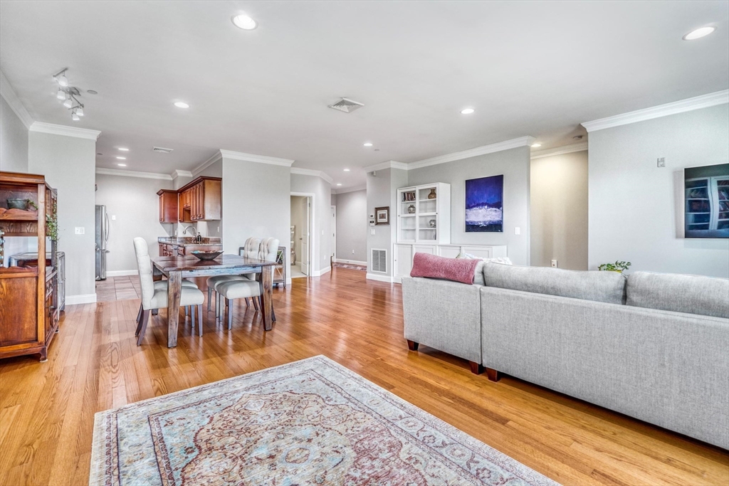 142 Bigelow St # 305