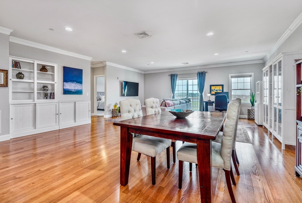 142 Bigelow St # 305