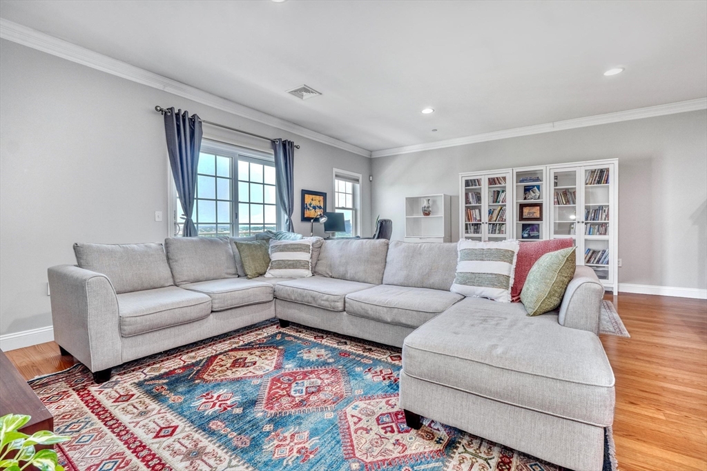 142 Bigelow St # 305