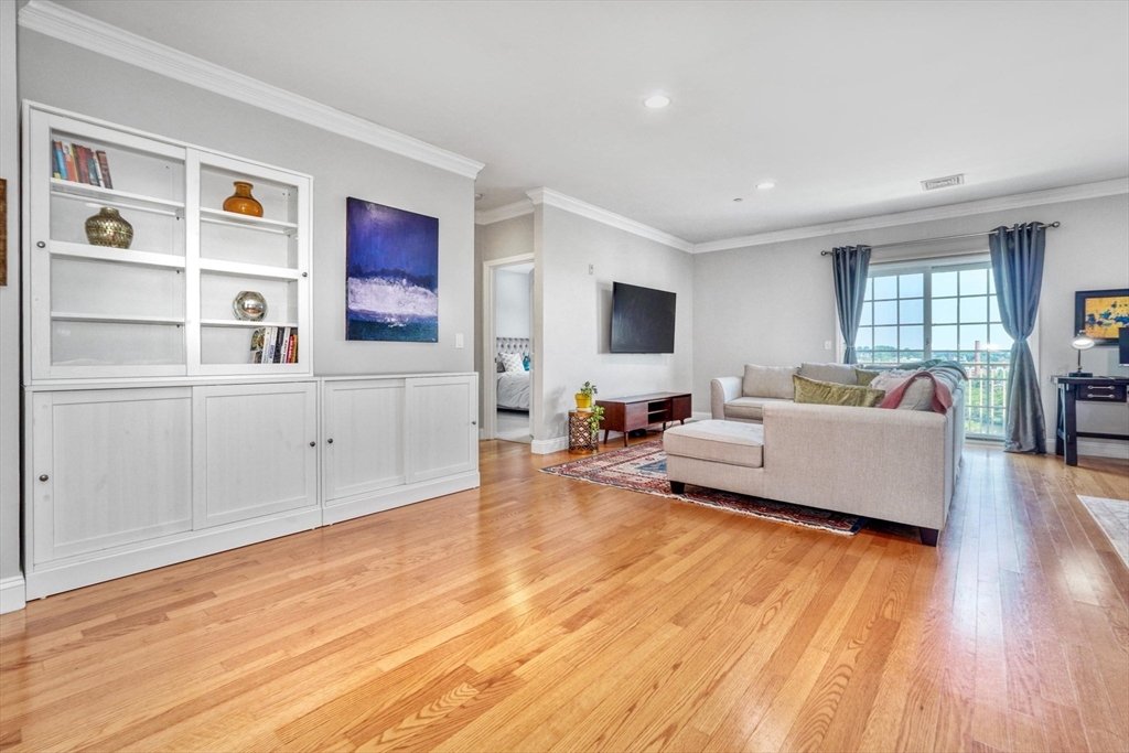 142 Bigelow St # 305