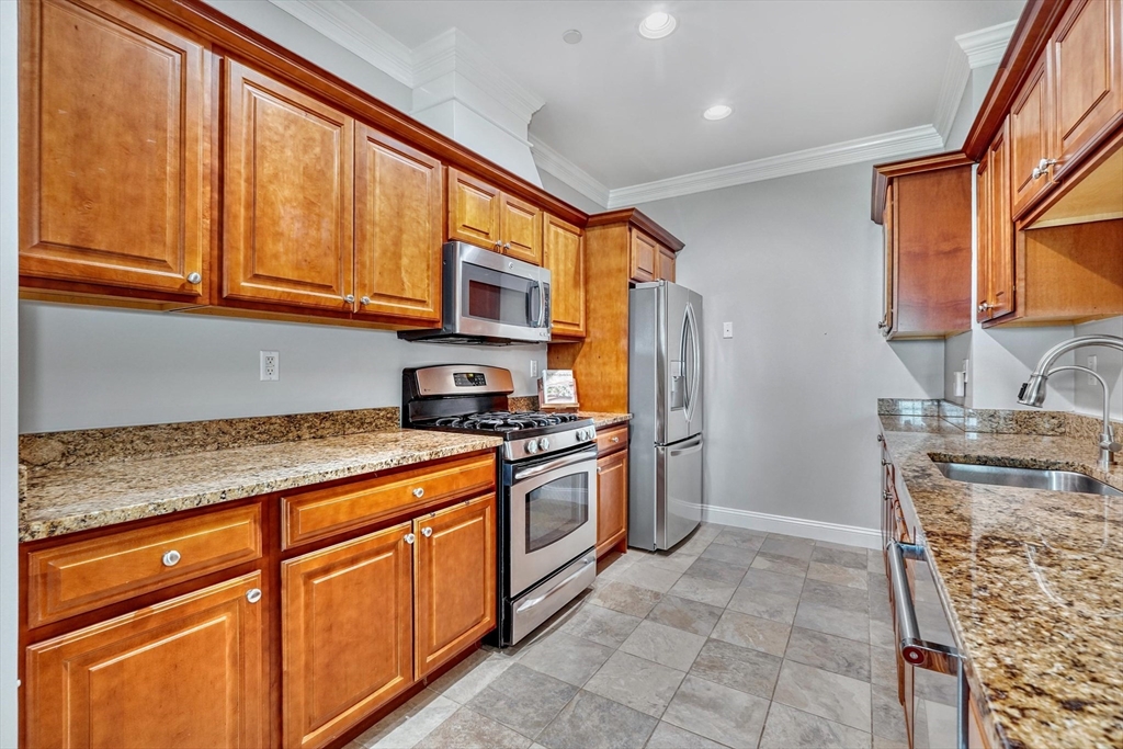 142 Bigelow St # 305