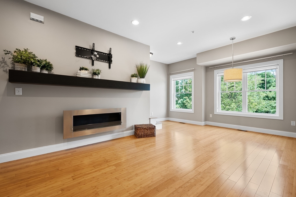 16 Saint Marys Way # 16