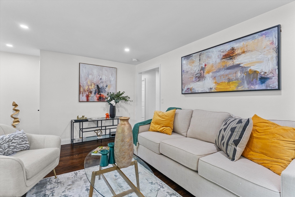 49 Debbie Dr