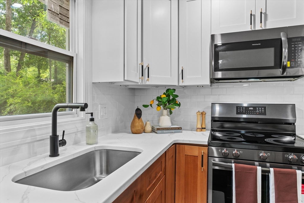 49 Debbie Dr