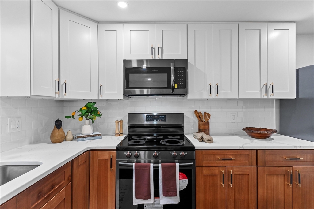 49 Debbie Dr