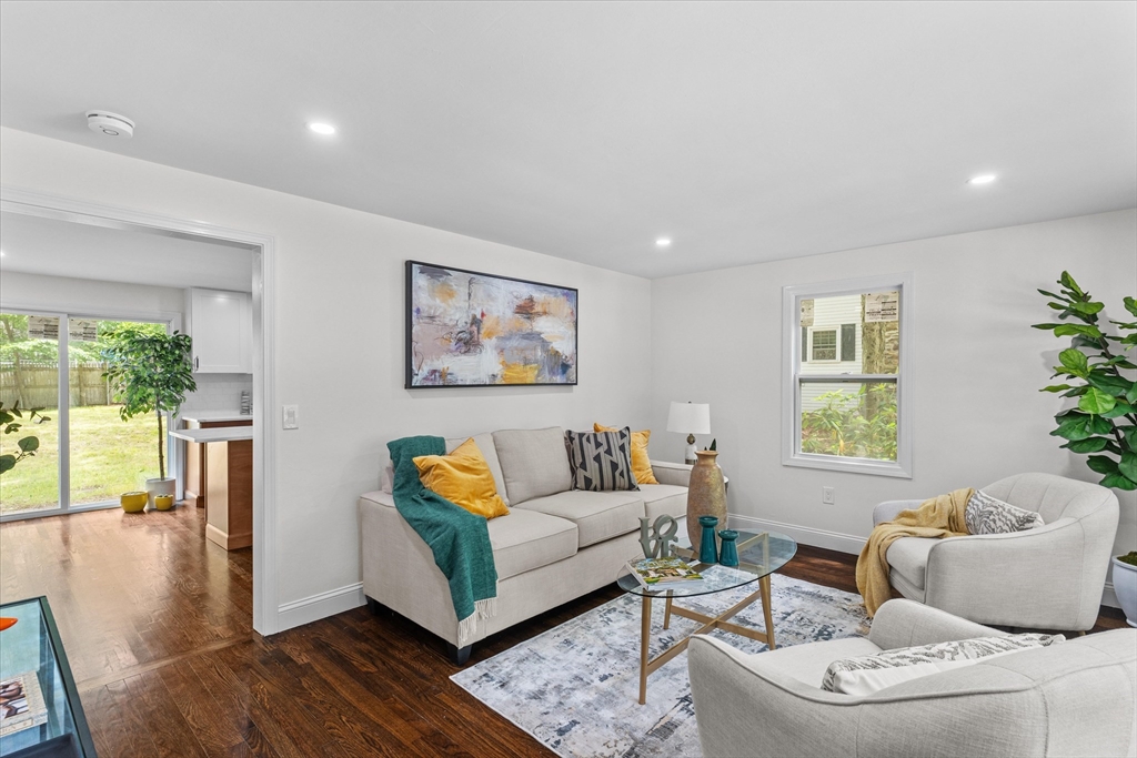 49 Debbie Dr