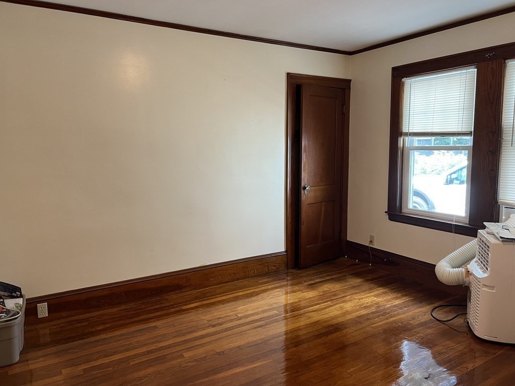 277 Lexington Street Unit: 1/F