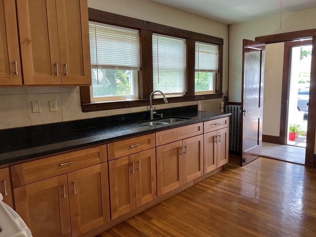 277 Lexington Street Unit: 1/F