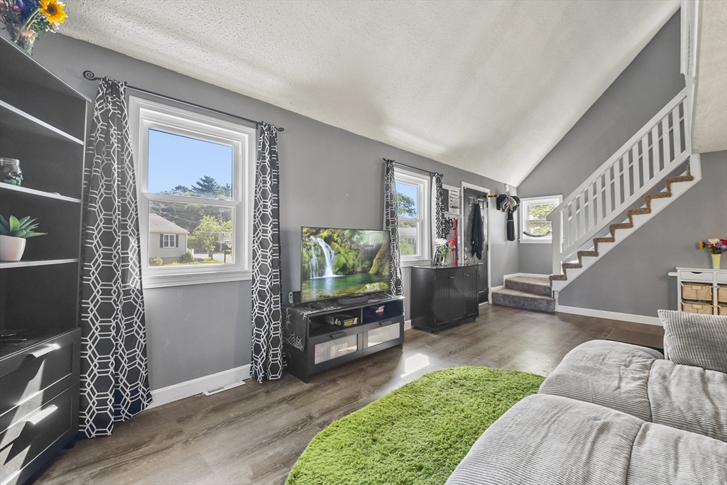 13 Littleton Dr