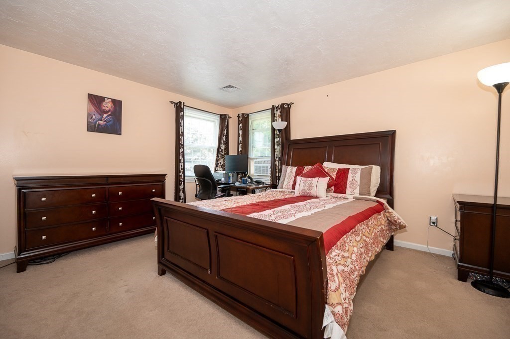 3 Bluegrass Ln