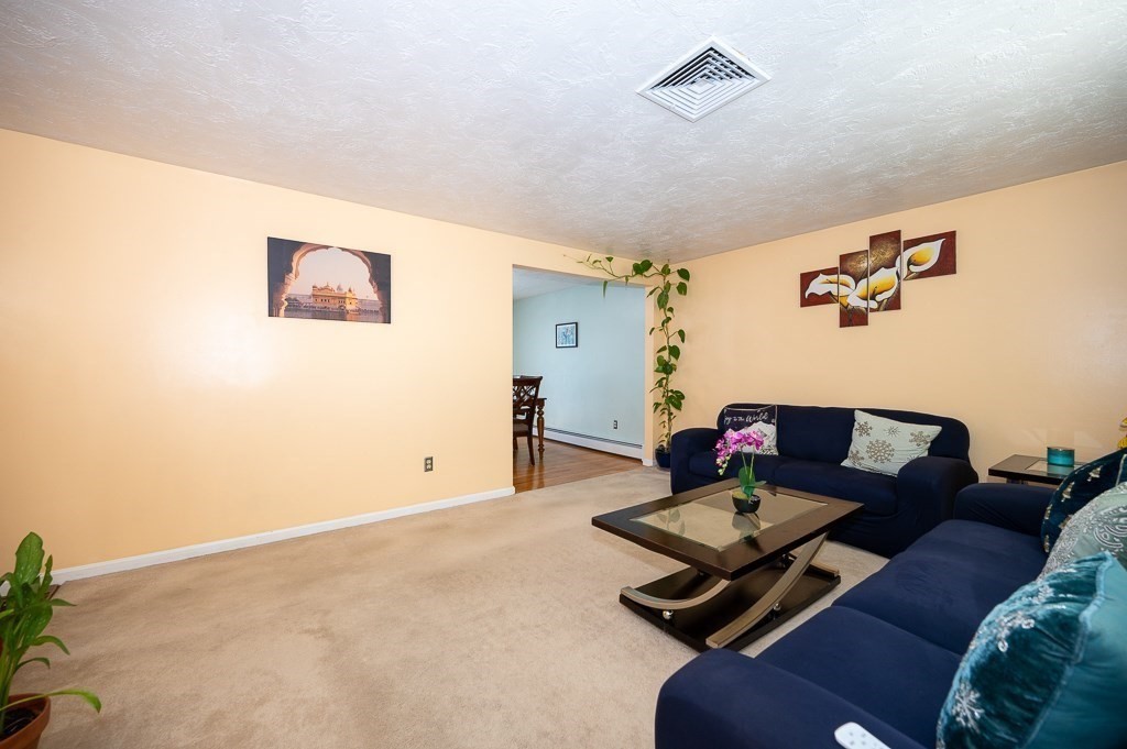3 Bluegrass Ln