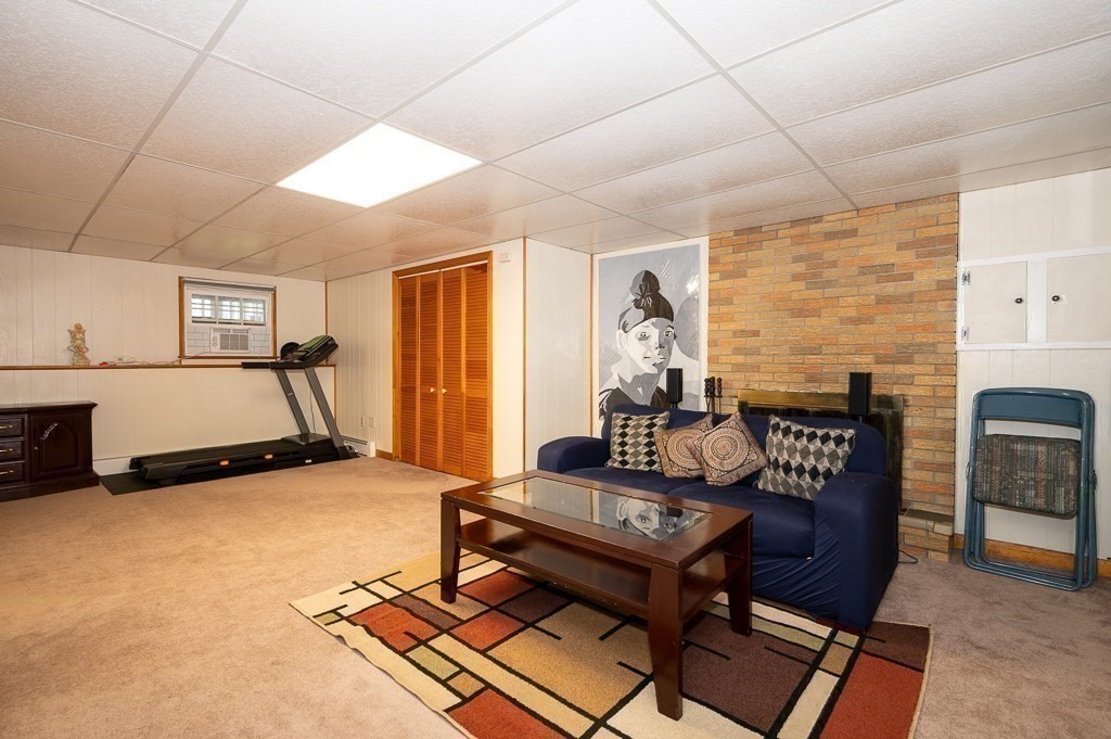 3 Bluegrass Ln
