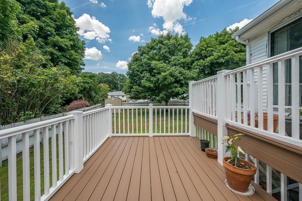 3 Bluegrass Ln