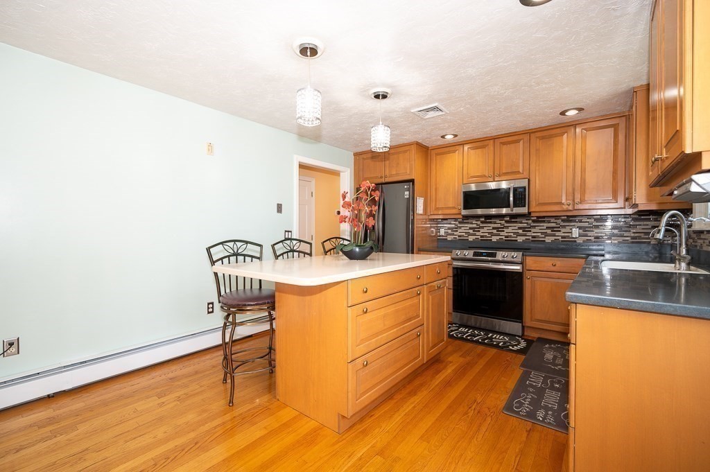 3 Bluegrass Ln