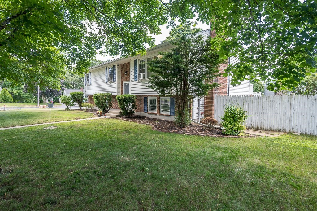 3 Bluegrass Ln