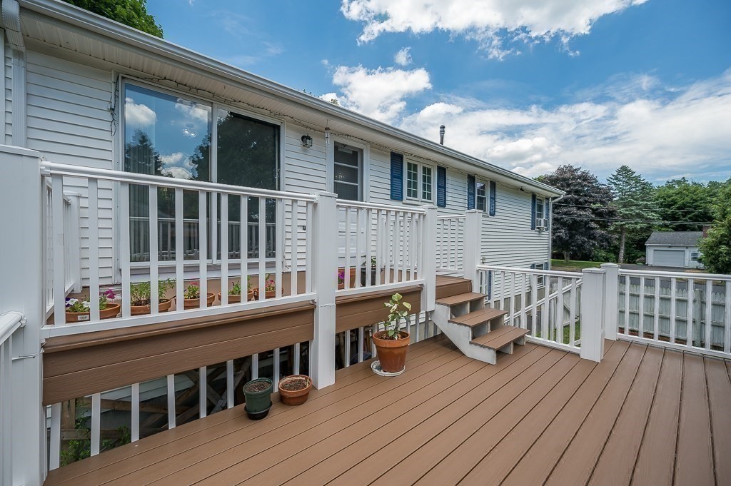 3 Bluegrass Ln