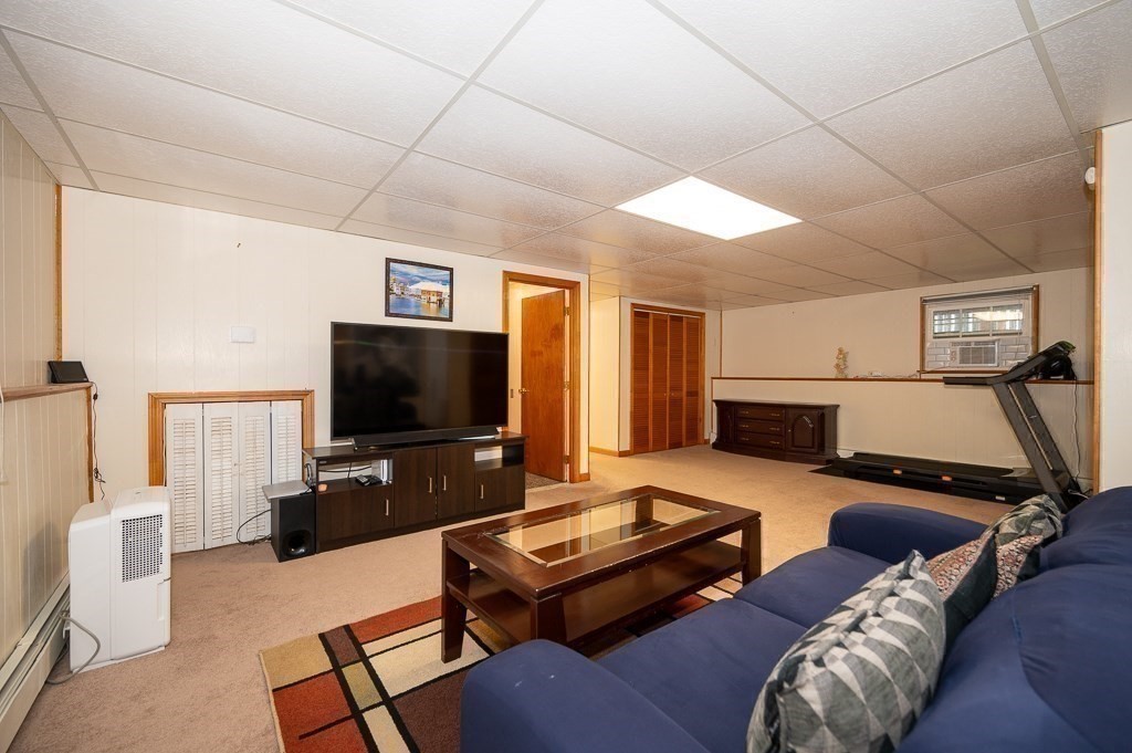3 Bluegrass Ln