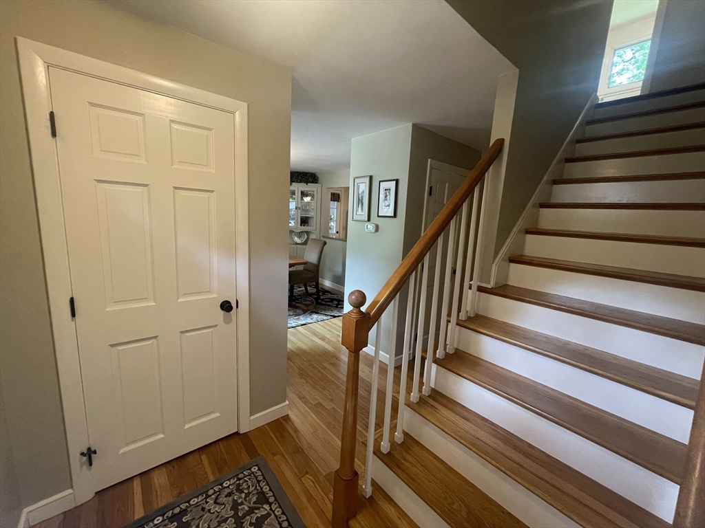 98 Knott St