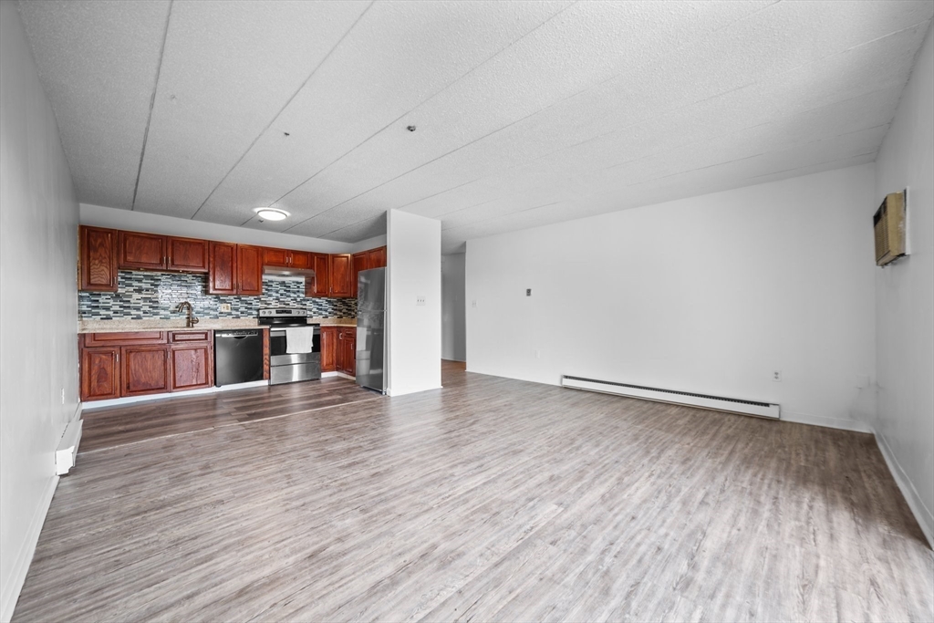 308 Quarry St # 403