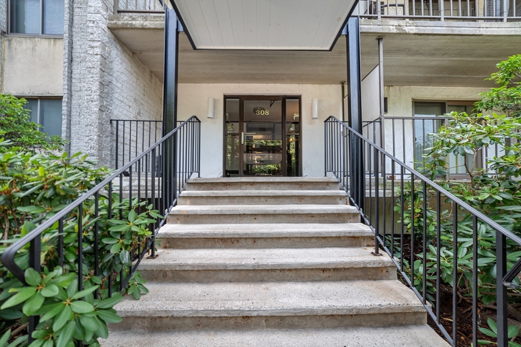 308 Quarry St # 403