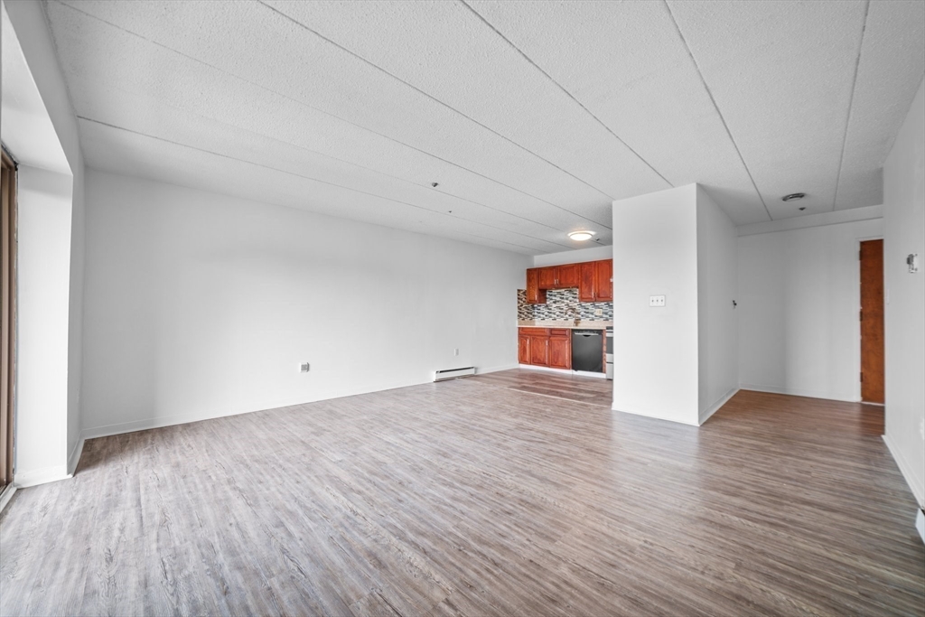 308 Quarry St # 403