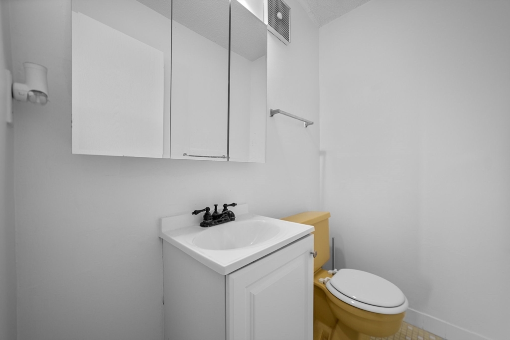 308 Quarry St # 403