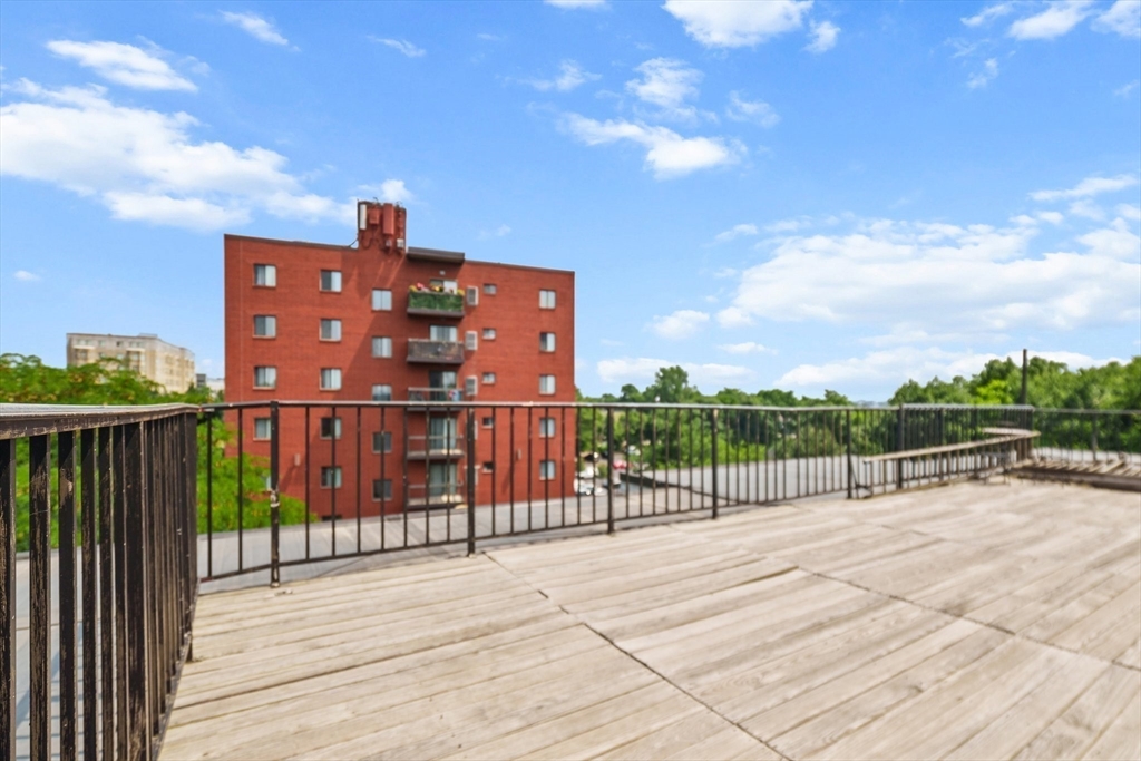 308 Quarry St # 403
