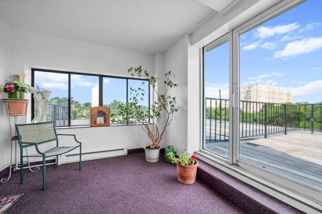 308 Quarry St # 403