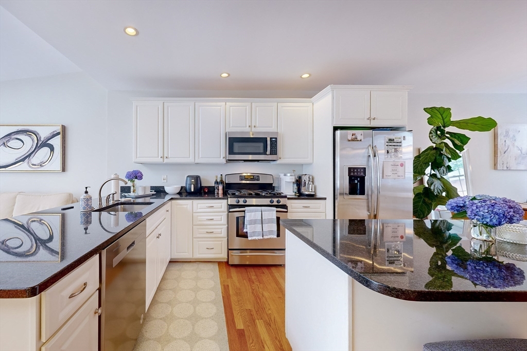 214 W 9th Unit: SF
