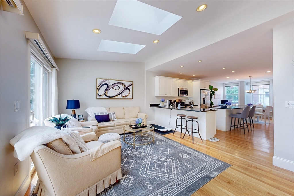 214 W 9th Unit: SF