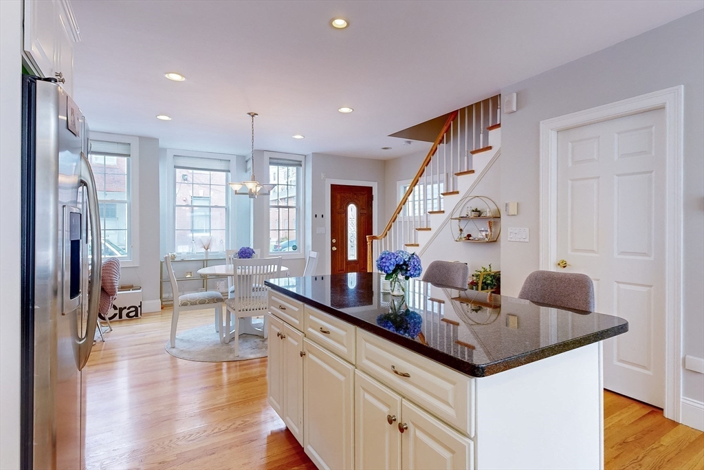 214 W 9th Unit: SF