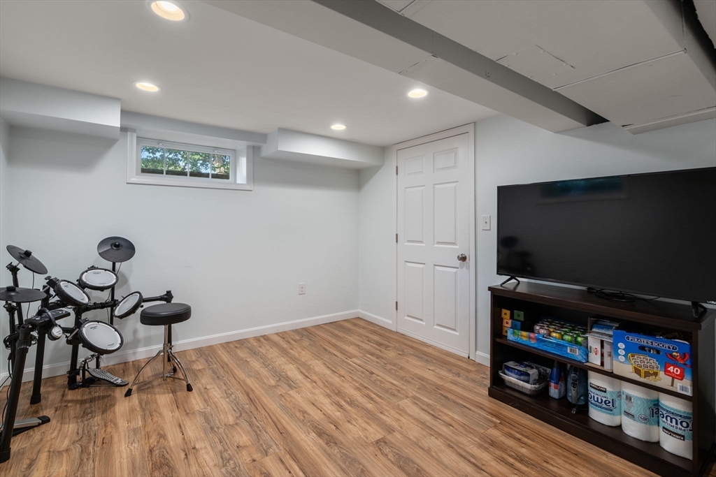 24 Hickory Cliff Rd