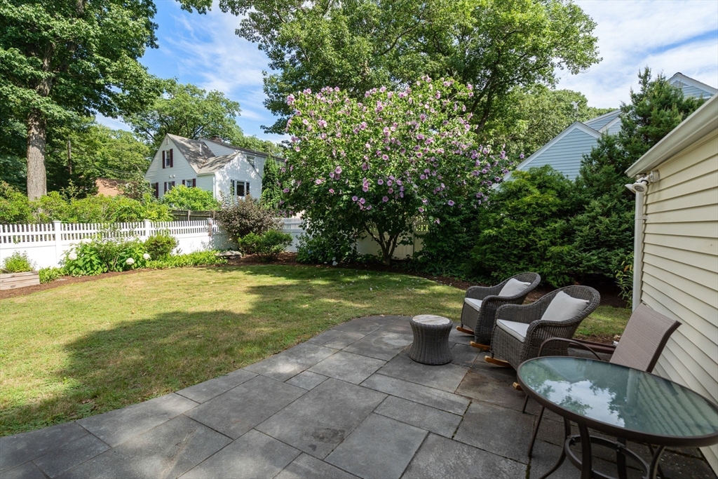 24 Hickory Cliff Rd