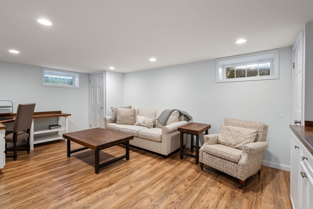 24 Hickory Cliff Rd