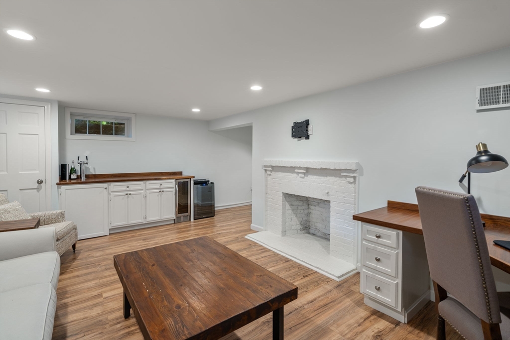 24 Hickory Cliff Rd