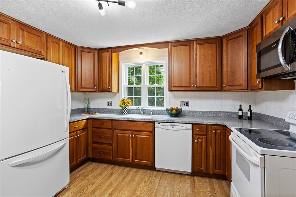 99 Blossomcrest Rd.