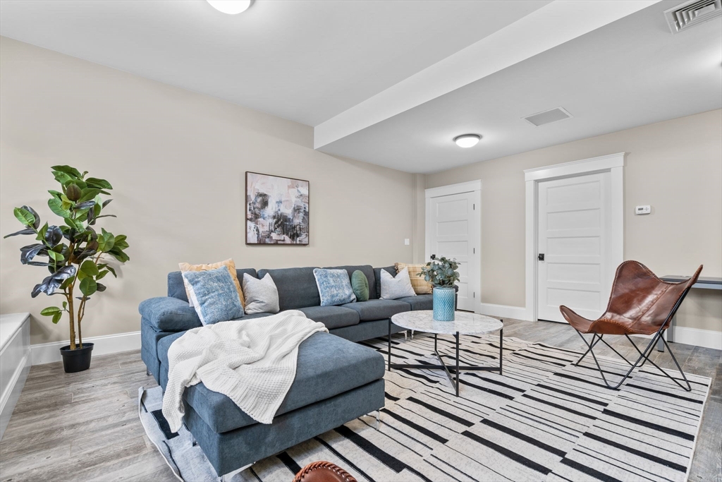 79 Hillsdale Rd