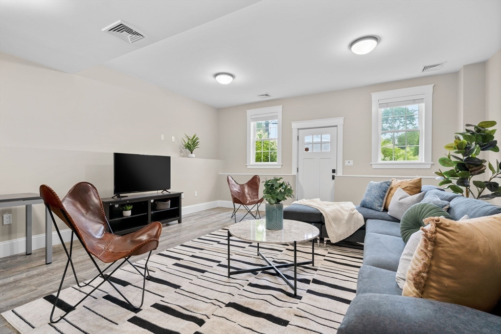 79 Hillsdale Rd