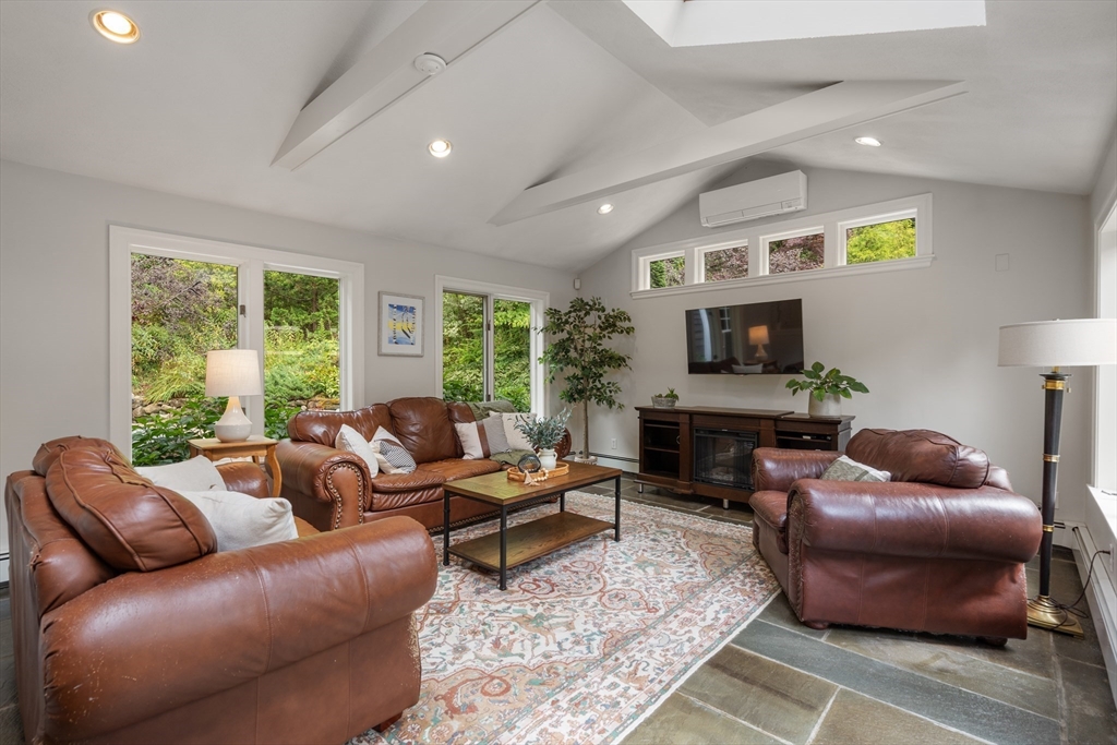 15 Lands End Lane