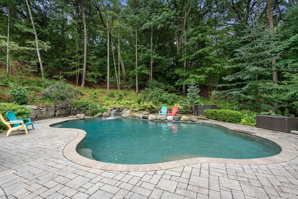 15 Lands End Lane
