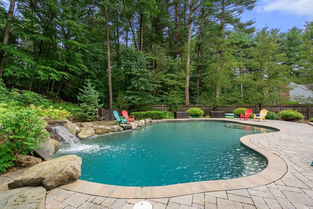 15 Lands End Lane